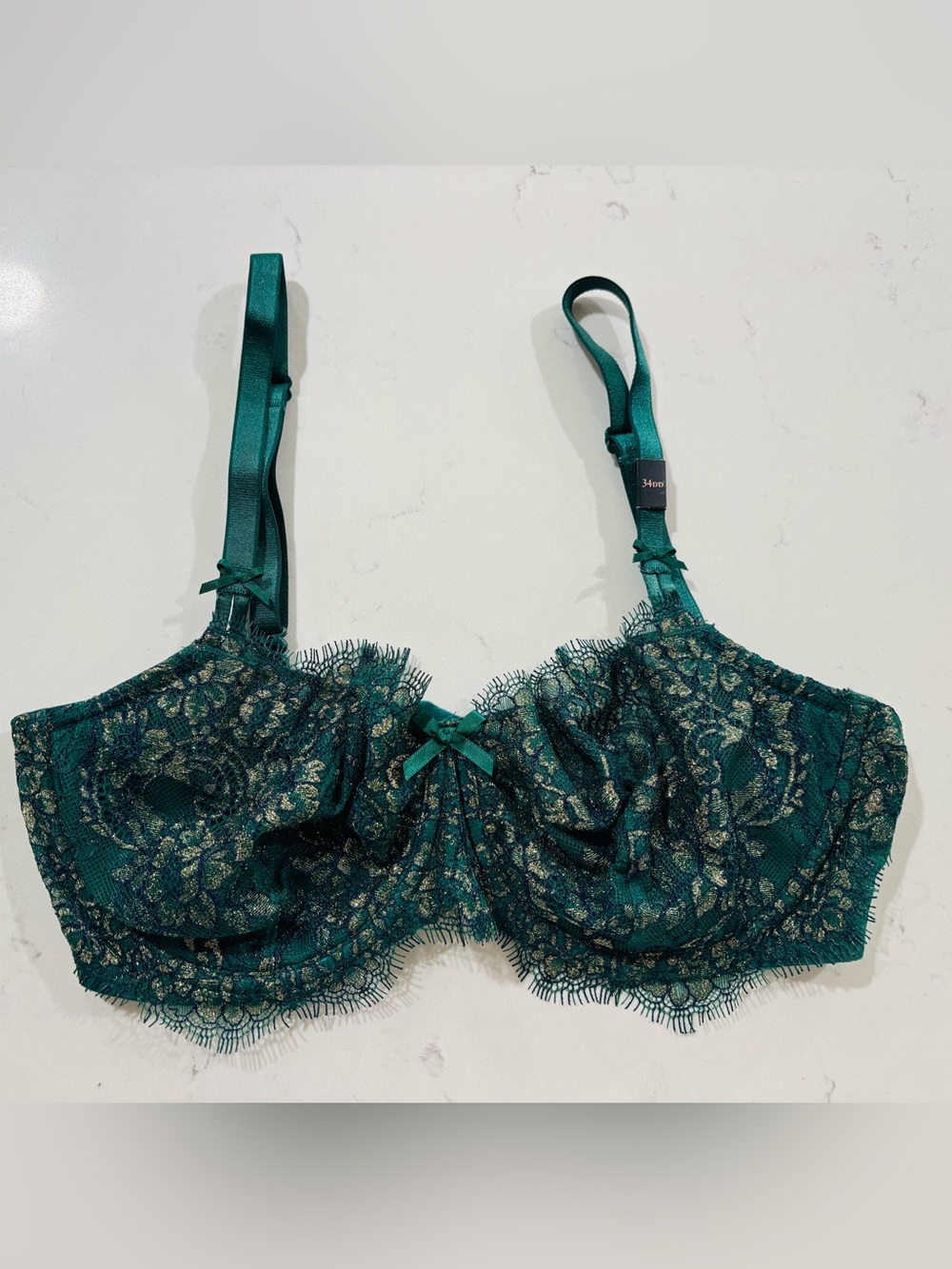 😍PRICE DROP! NWT VS Dream Angels Emerald Lace Underwire Bra 34DD